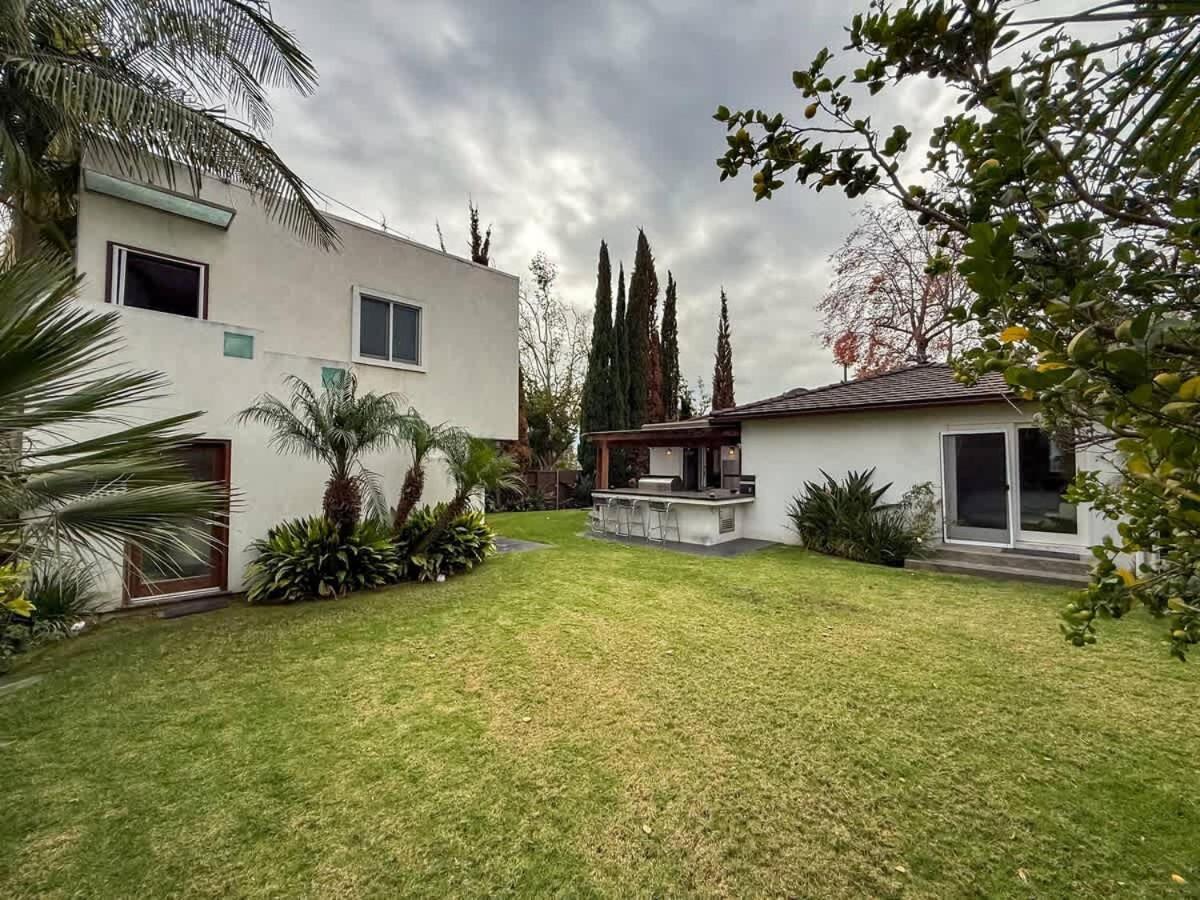 Modern 4br Gem Near Beverly Hills By Allevo Homes Сasa de vacaciones Los Ángeles