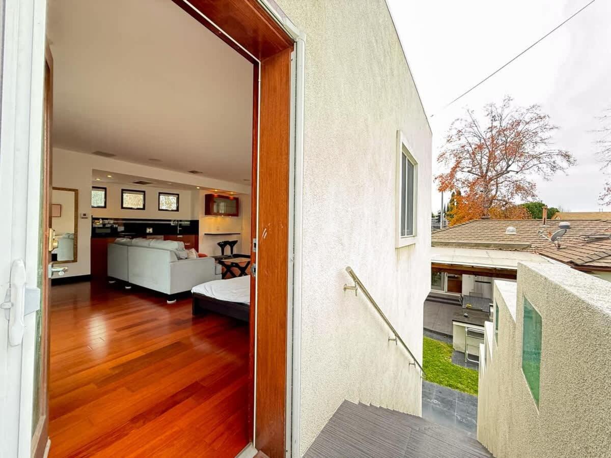 Modern 4br Gem Near Beverly Hills By Allevo Homes Los Ángeles