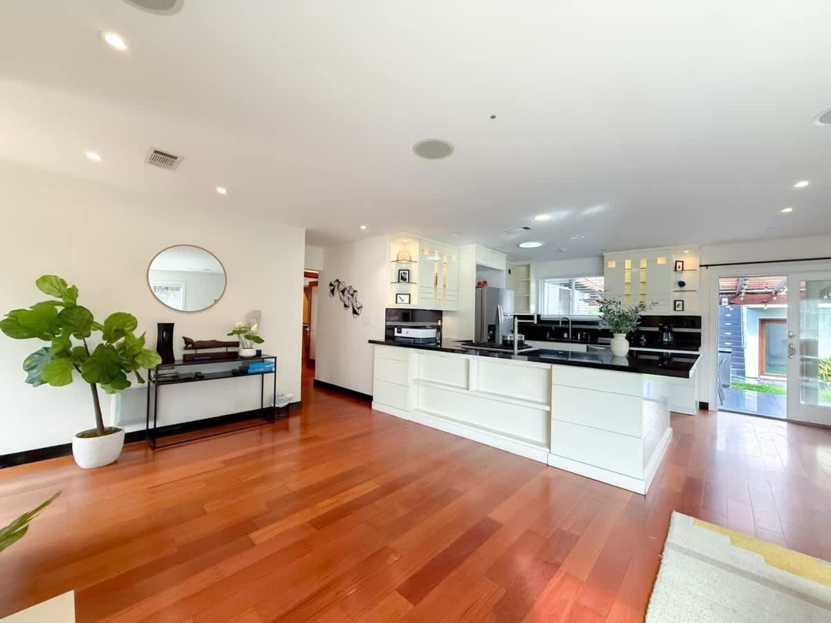 Modern 4br Gem Near Beverly Hills By Allevo Homes Los Ángeles